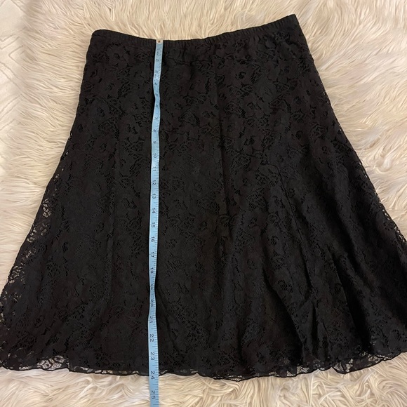 Black lace | Midi skirt - Picture 9 of 10